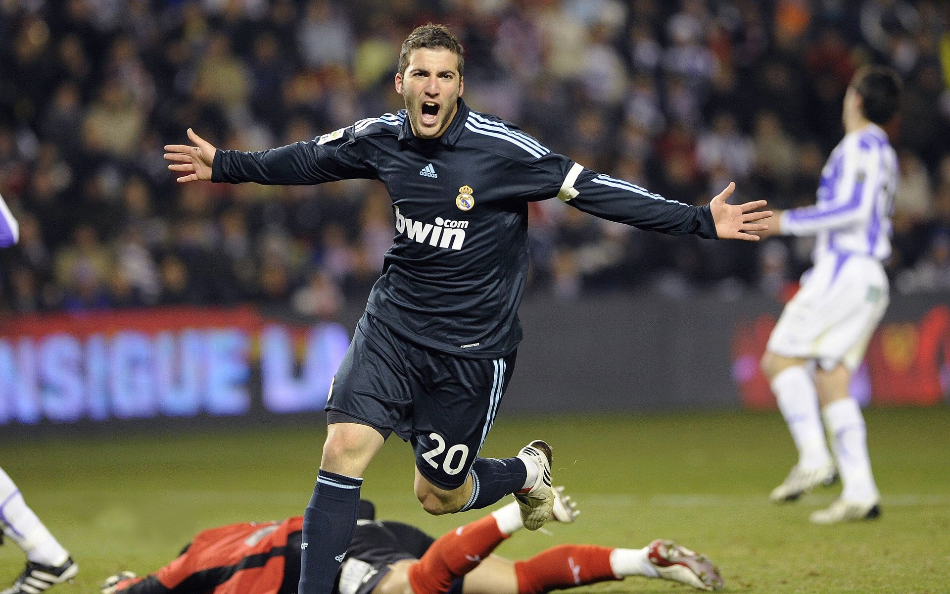 世界杯：社交媒体挑战赛如“颠球挑战”风靡全球